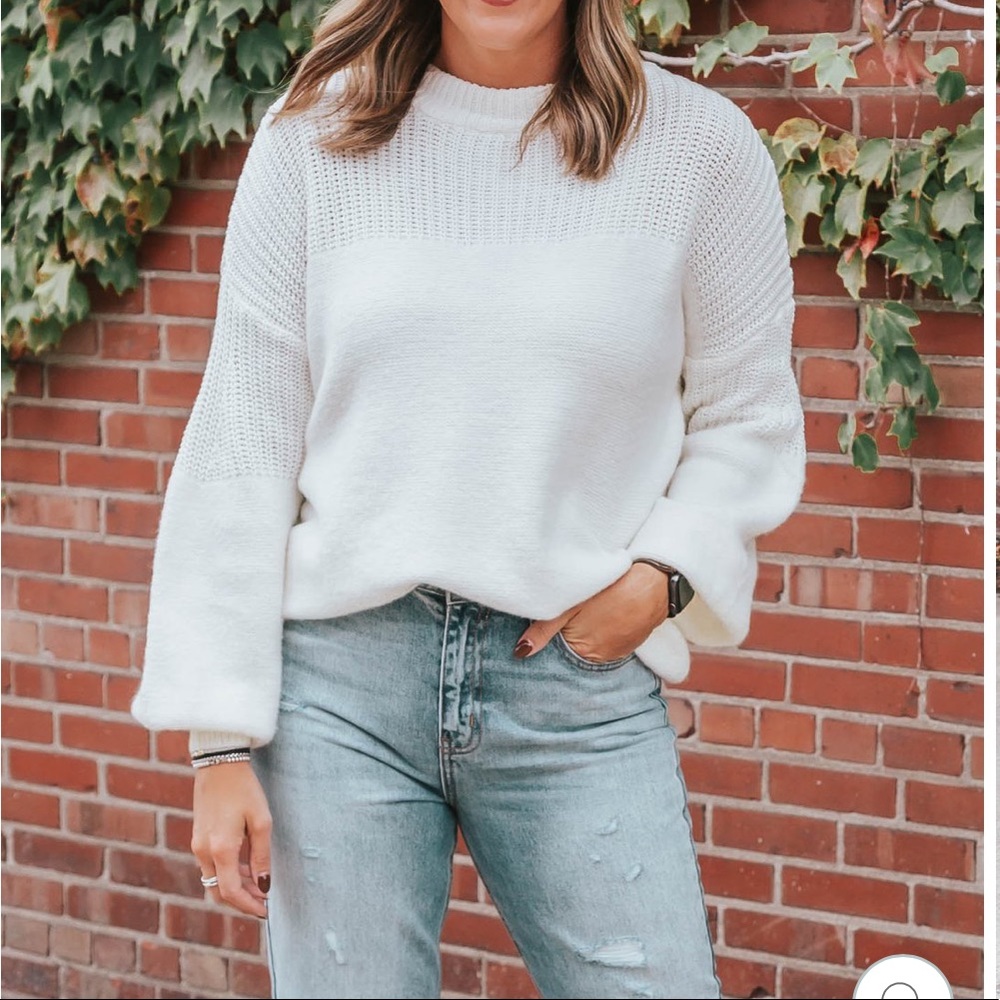 Cozy white ballon sleeve sweater
